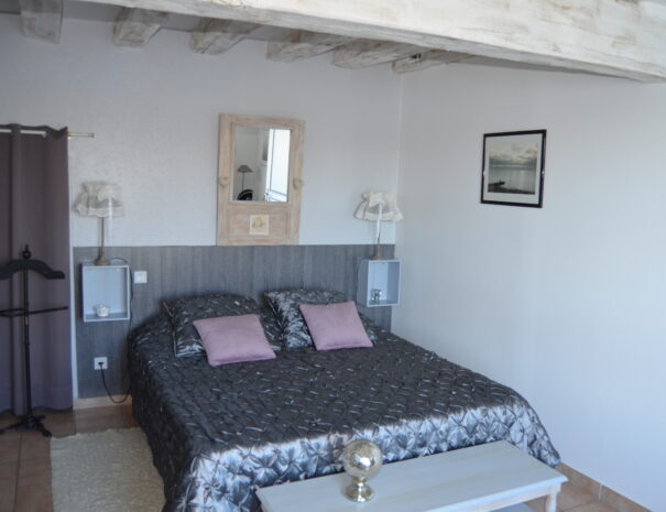 Chambres hôtes Chaumont sur Loire, chambre Rouge Gorge, vue lit et décorations