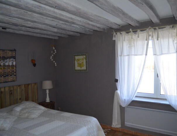 Chambres hôtes Chaumont sur Loire, chambre Verdier lit et fenêtre.
