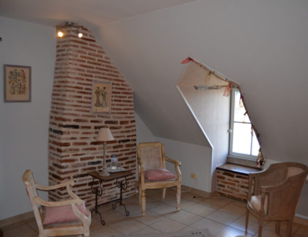 Chambres hôtes Chaumont sur Loire, chambre Bergeronnette, vue salon et fenêtre